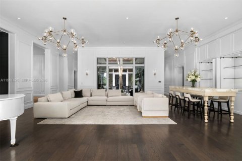 House in Miami, Florida 6 bedrooms, 828.78 sq.m. № 2152728 - photo 20