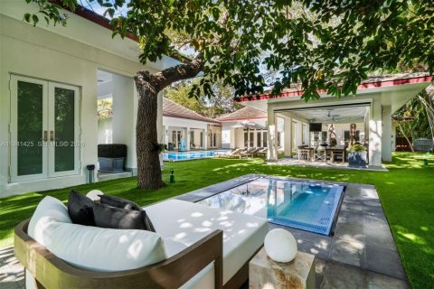 House in Miami, Florida 6 bedrooms, 828.78 sq.m. № 2152728 - photo 25