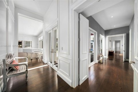 House in Miami, Florida 6 bedrooms, 828.78 sq.m. № 2152728 - photo 24