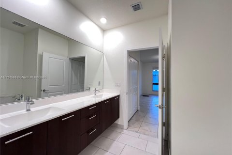 Copropriété à vendre à Doral, Floride: 3 chambres, 104.42 m2 № 1959842 - photo 9