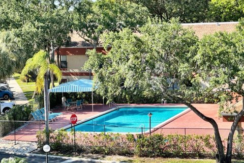 Condominio en venta en Coconut Creek, Florida, 2 dormitorios, 128.67 m2 № 1100679 - foto 1