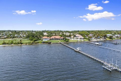 House in Stuart, Florida 4 bedrooms, 493.68 sq.m. № 2086670 - photo 22