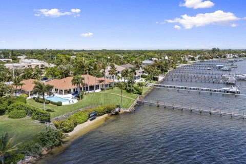House in Stuart, Florida 4 bedrooms, 493.68 sq.m. № 2086670 - photo 9