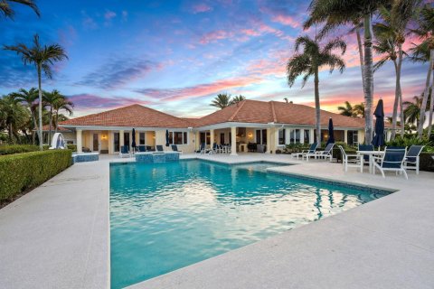 House in Stuart, Florida 4 bedrooms, 493.68 sq.m. № 2086670 - photo 30