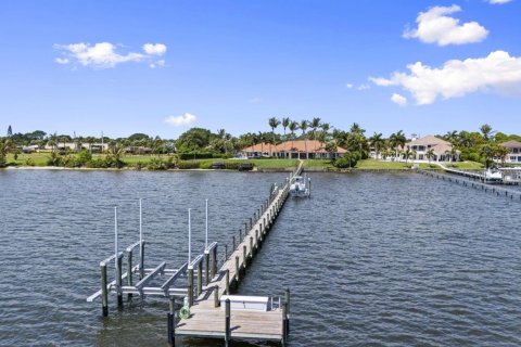 House in Stuart, Florida 4 bedrooms, 493.68 sq.m. № 2086670 - photo 20