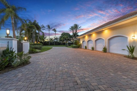 House in Stuart, Florida 4 bedrooms, 493.68 sq.m. № 2086670 - photo 26
