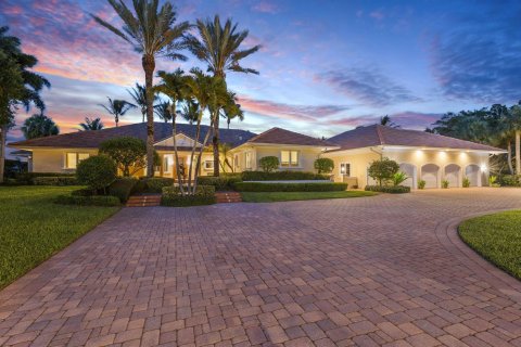 House in Stuart, Florida 4 bedrooms, 493.68 sq.m. № 2086670