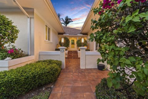 House in Stuart, Florida 4 bedrooms, 493.68 sq.m. № 2086670 - photo 25