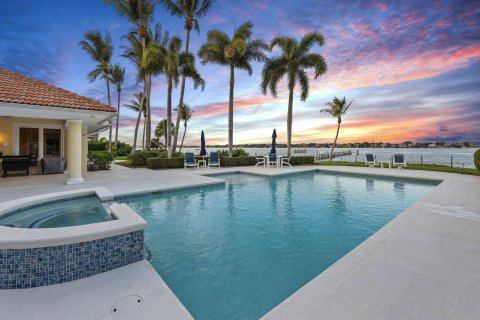 House in Stuart, Florida 4 bedrooms, 493.68 sq.m. № 2086670 - photo 14