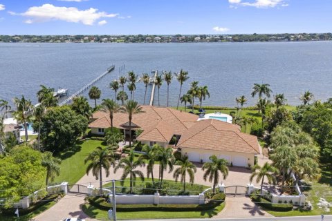 House in Stuart, Florida 4 bedrooms, 493.68 sq.m. № 2086670 - photo 3