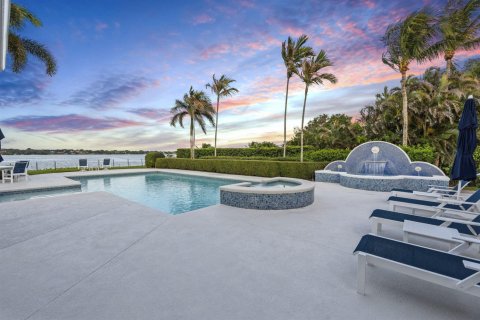 House in Stuart, Florida 4 bedrooms, 493.68 sq.m. № 2086670 - photo 18
