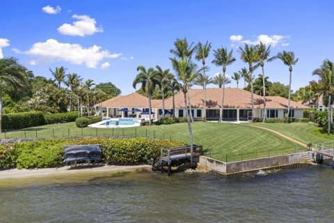 House in Stuart, Florida 4 bedrooms, 493.68 sq.m. № 2086670 - photo 13