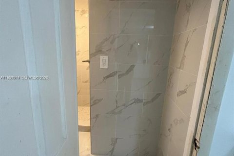 Снять в аренду виллу или дом в Майами, Флорида 2 спальни, 267.37м2, № 2051381 - фото 3