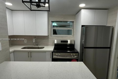 Снять в аренду виллу или дом в Майами, Флорида 2 спальни, 267.37м2, № 2051381 - фото 2