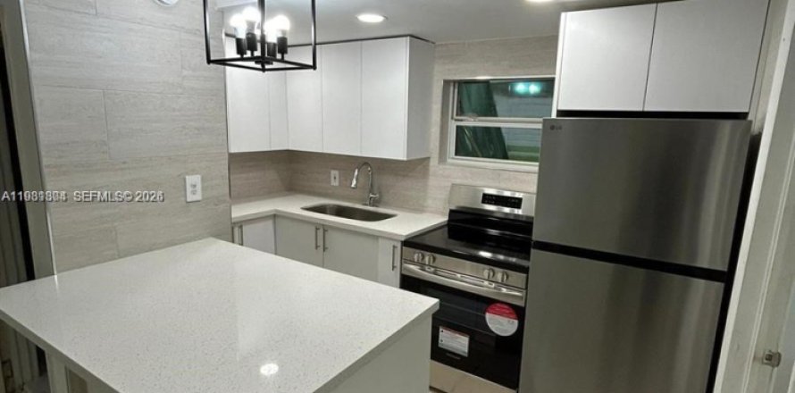 Дом в Майами, Флорида 2 спальни, 267.37м2 № 2051381