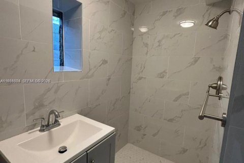 Снять в аренду виллу или дом в Майами, Флорида 2 спальни, 267.37м2, № 2051381 - фото 4