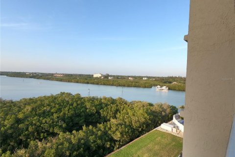 Condo in Indian Shores, Florida, 1 bedroom  № 2113414 - photo 14