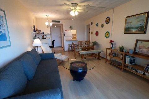 Condo in Indian Shores, Florida, 1 bedroom  № 2113414 - photo 4