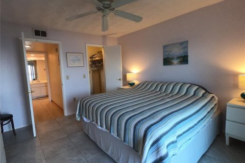 Condo in Indian Shores, Florida, 1 bedroom  № 2113414 - photo 12
