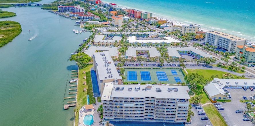Condo in Indian Shores, Florida, 1 bedroom  № 2113414