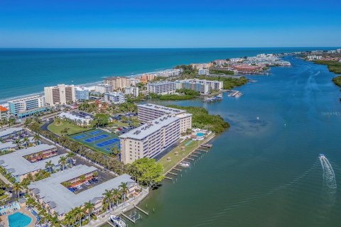 Condo in Indian Shores, Florida, 1 bedroom  № 2113414 - photo 20