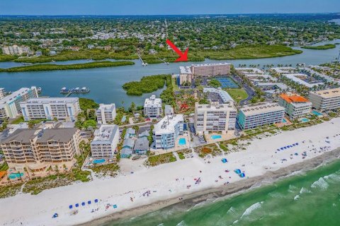 Condo in Indian Shores, Florida, 1 bedroom  № 2113414 - photo 15