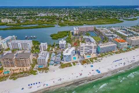 Condo in Indian Shores, Florida, 1 bedroom  № 2113414 - photo 16