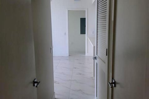 Снять в аренду кондоминиум в Санрайз, Флорида 3 комнаты, 85.47м2, № 2146271 - фото 20