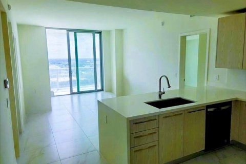 Снять в аренду кондоминиум в Санрайз, Флорида 3 комнаты, 85.47м2, № 2146271 - фото 16