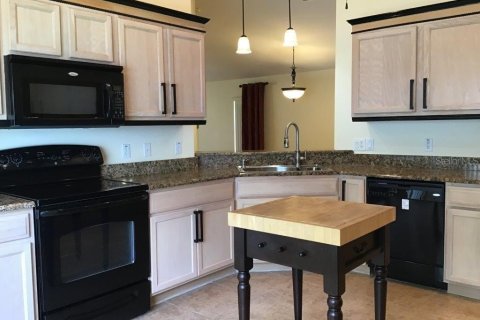 Villa ou maison à louer à Poinciana, Floride: 2 chambres, 112.78 m2 № 2425544 - photo 4