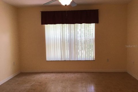 Villa ou maison à louer à Poinciana, Floride: 2 chambres, 112.78 m2 № 2425544 - photo 9