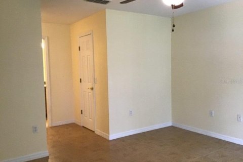 Villa ou maison à louer à Poinciana, Floride: 2 chambres, 112.78 m2 № 2425544 - photo 10