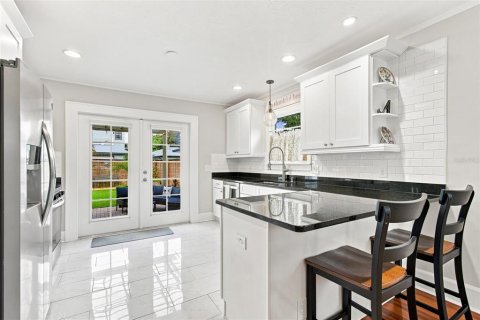 Villa ou maison à vendre à Saint Petersburg, Floride: 5 chambres, 245.73 m2 № 2350194 - photo 11