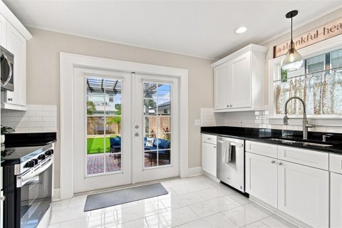 Villa ou maison à vendre à Saint Petersburg, Floride: 5 chambres, 245.73 m2 № 2350194 - photo 13