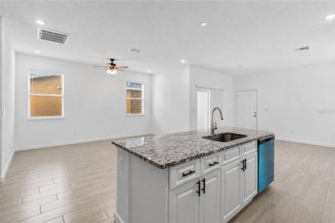 House in Orlando, Florida 4 bedrooms, 189.06 sq.m. № 2273317 - photo 12