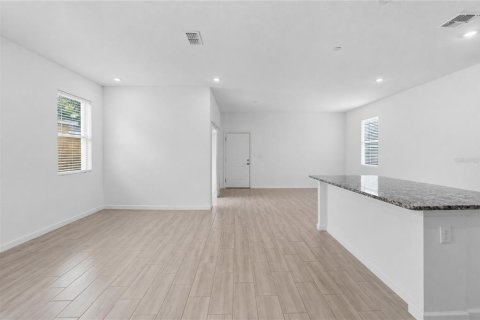 House in Orlando, Florida 4 bedrooms, 189.06 sq.m. № 2273317 - photo 8