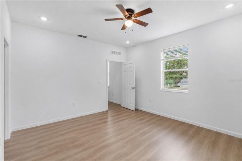House in Orlando, Florida 4 bedrooms, 189.06 sq.m. № 2273317 - photo 18