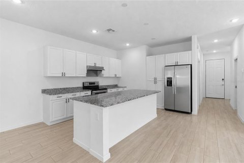 House in Orlando, Florida 4 bedrooms, 189.06 sq.m. № 2273317 - photo 6