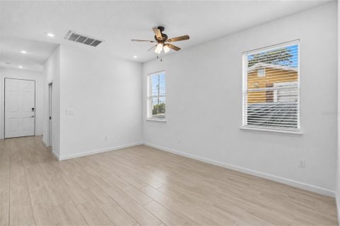 House in Orlando, Florida 4 bedrooms, 189.06 sq.m. № 2273317 - photo 10