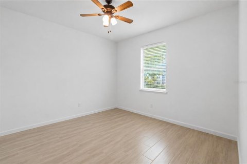 House in Orlando, Florida 4 bedrooms, 189.06 sq.m. № 2273317 - photo 15
