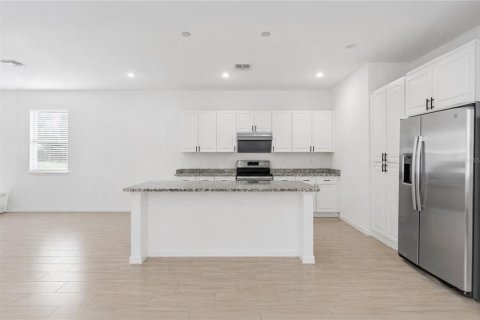 House in Orlando, Florida 4 bedrooms, 189.06 sq.m. № 2273317 - photo 7