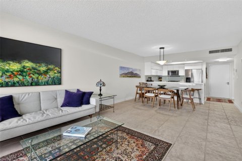 Condominio en venta en Hallandale Beach, Florida, 1 dormitorio, 92.9 m2 № 2032806 - foto 6