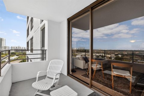 Condominio en venta en Hallandale Beach, Florida, 1 dormitorio, 92.9 m2 № 2032806 - foto 28