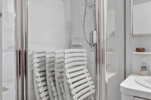 Condominio en venta en Hallandale Beach, Florida, 1 dormitorio, 92.9 m2 № 2032806 - foto 19