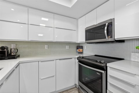 Condominio en venta en Hallandale Beach, Florida, 1 dormitorio, 92.9 m2 № 2032806 - foto 12