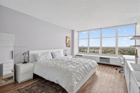Condominio en venta en Hallandale Beach, Florida, 1 dormitorio, 92.9 m2 № 2032806 - foto 20
