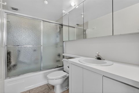 Condominio en venta en Hallandale Beach, Florida, 1 dormitorio, 92.9 m2 № 2032806 - foto 26