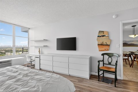 Condominio en venta en Hallandale Beach, Florida, 1 dormitorio, 92.9 m2 № 2032806 - foto 21