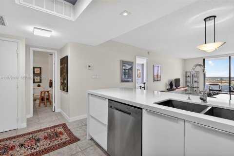 Condominio en venta en Hallandale Beach, Florida, 1 dormitorio, 92.9 m2 № 2032806 - foto 15