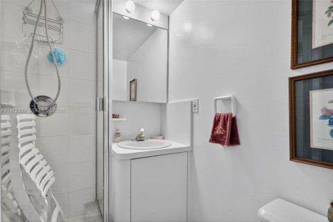 Condominio en venta en Hallandale Beach, Florida, 1 dormitorio, 92.9 m2 № 2032806 - foto 18